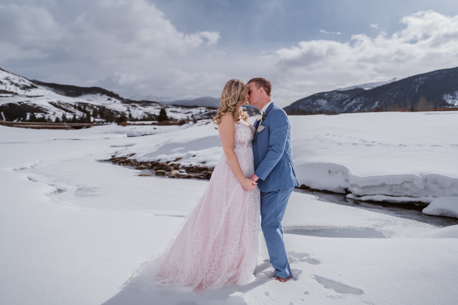 A couple kissing in the snow at their elopement in Colorado