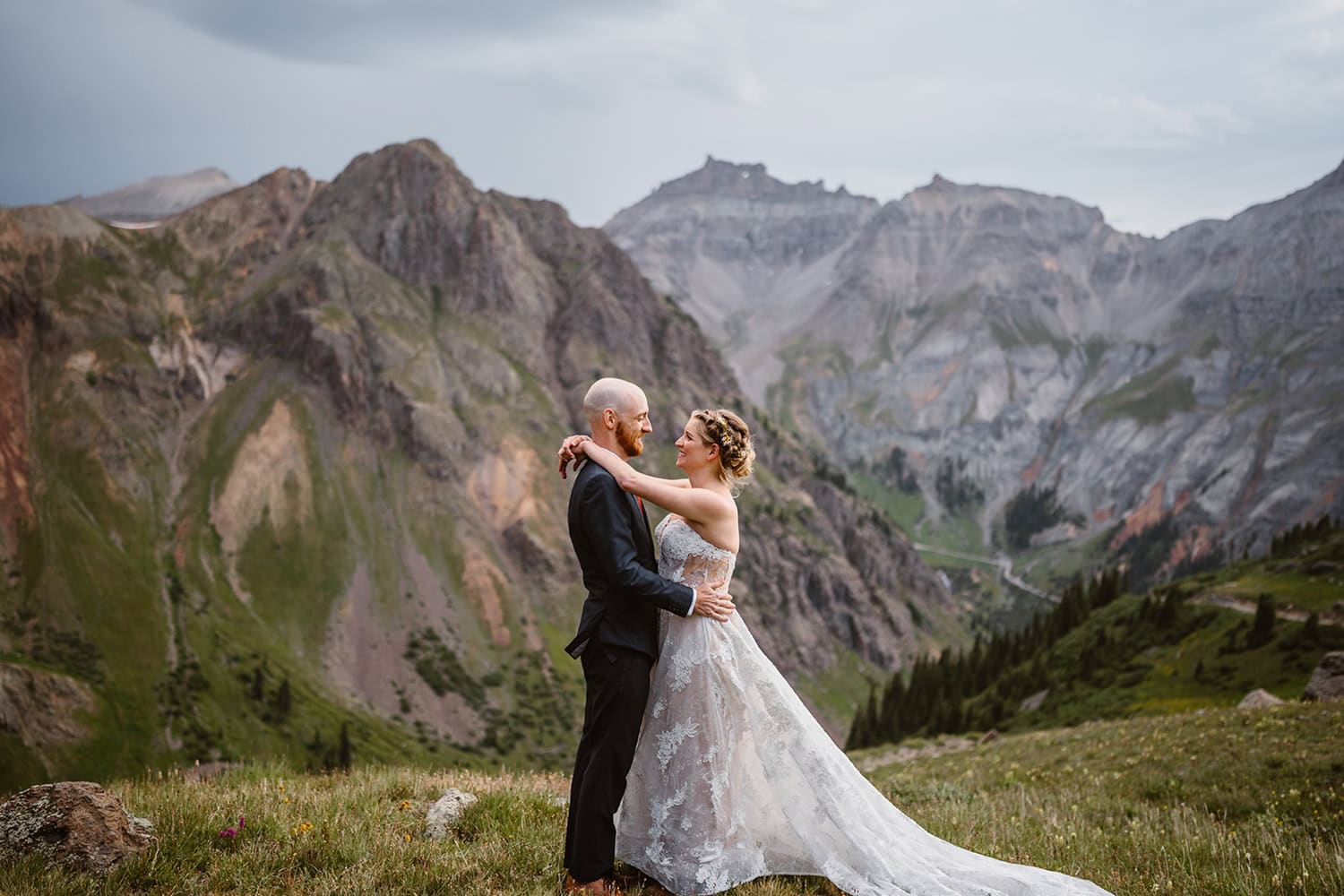 Bride and groom getting ready at her jeep for her off roading elopement.